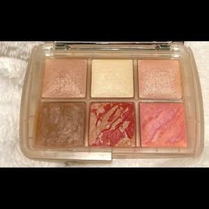 Hourglass face palette